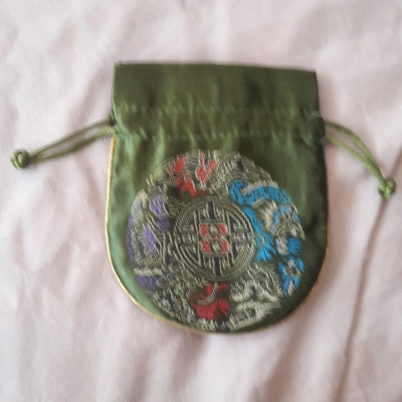 Satin drawstring pouch - Picture 3 of 4